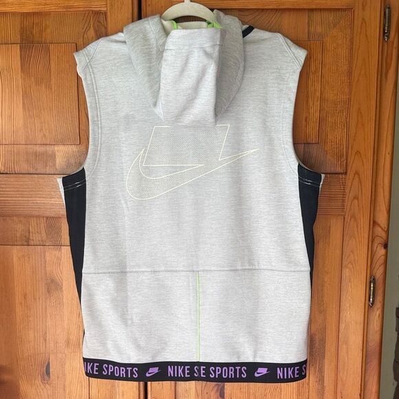 Nike Gray and Purple Sleeveless Hoodie.  Size Medium.  Fleece lined. - Picture 2 of 6